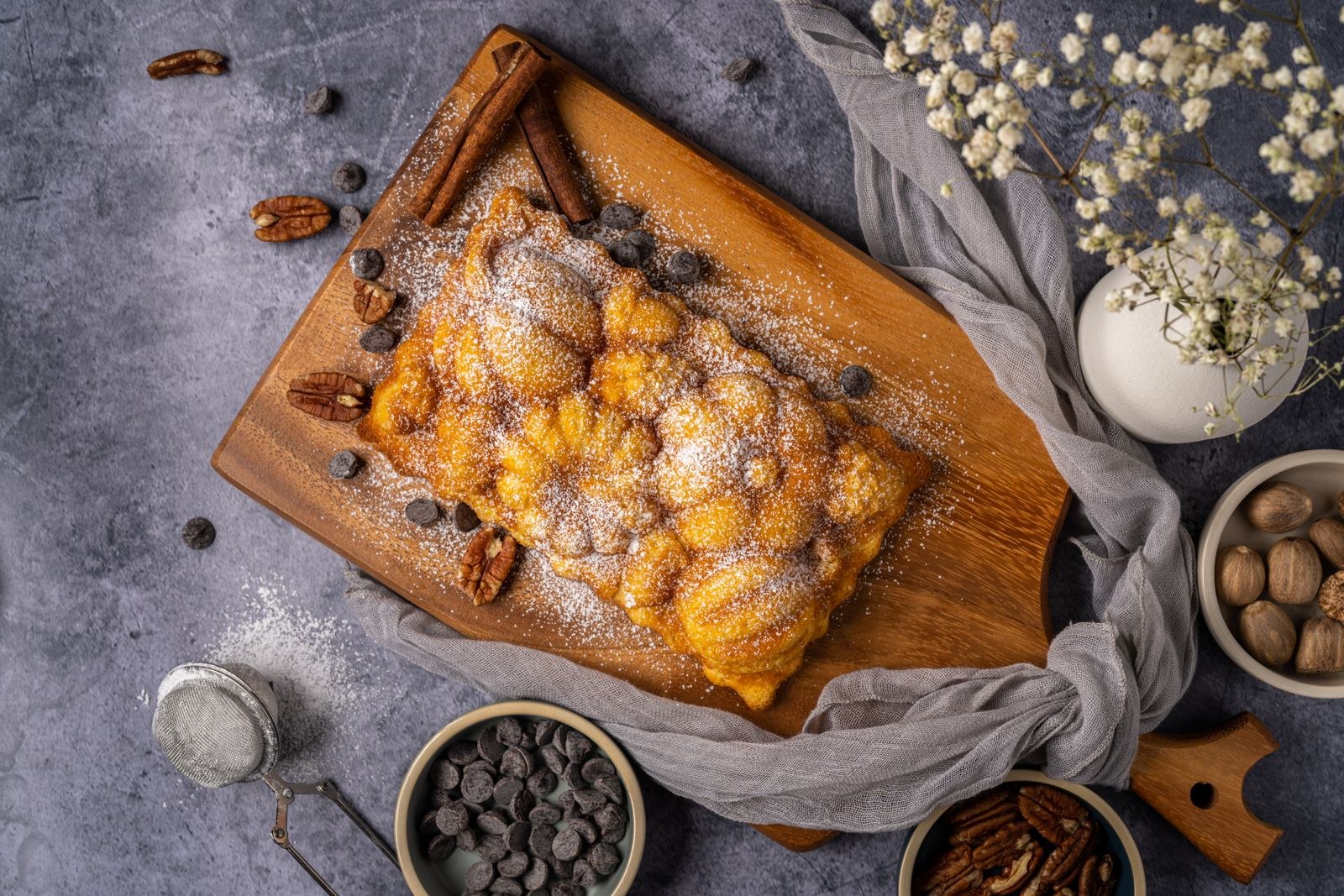 Christmas breakfast casseroles: pull-apart monkey bread with chocolate chips and nuts