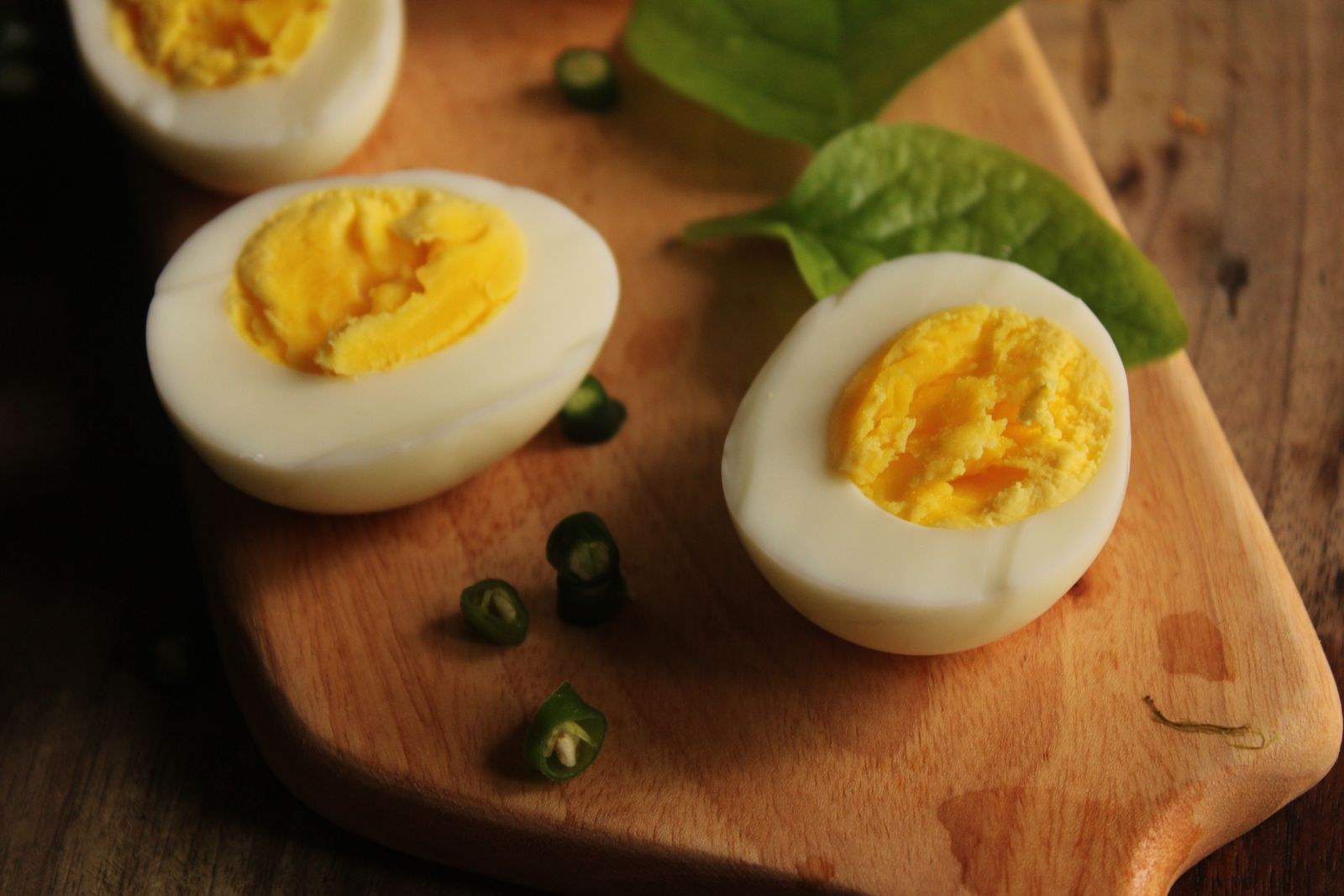 Neat boiled halves with green chili and spinach