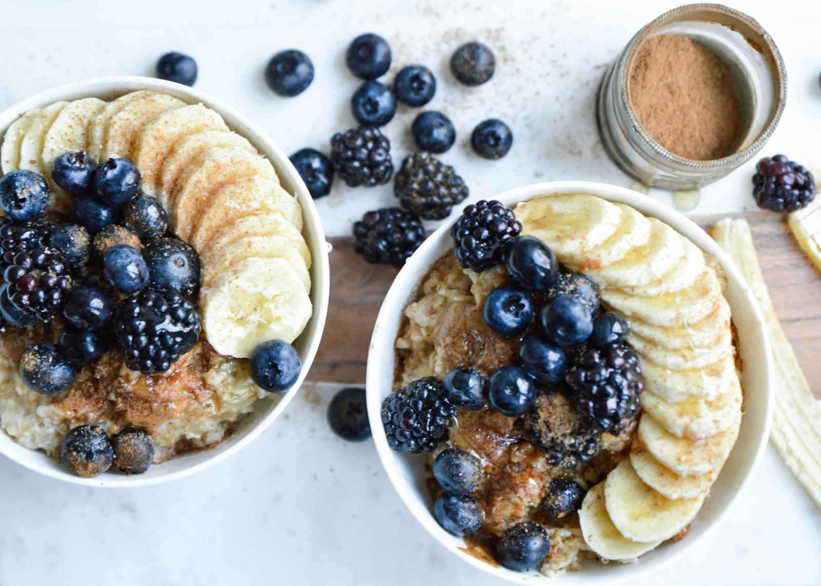 Oats with blueberries and banana for blueberry bars
