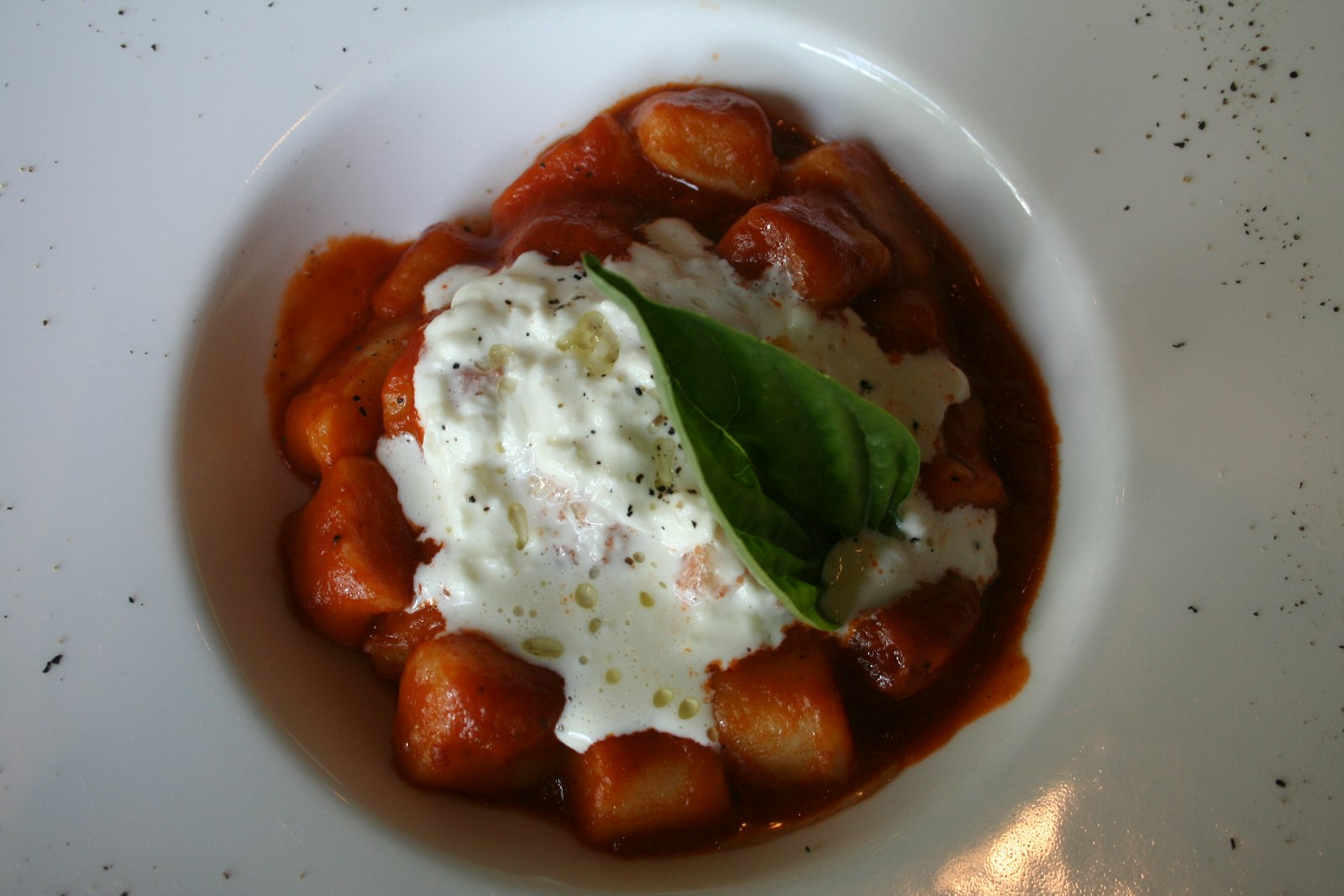 Gnocchi dinners: gnocchi in tomato sauce with creamy burrata and basil