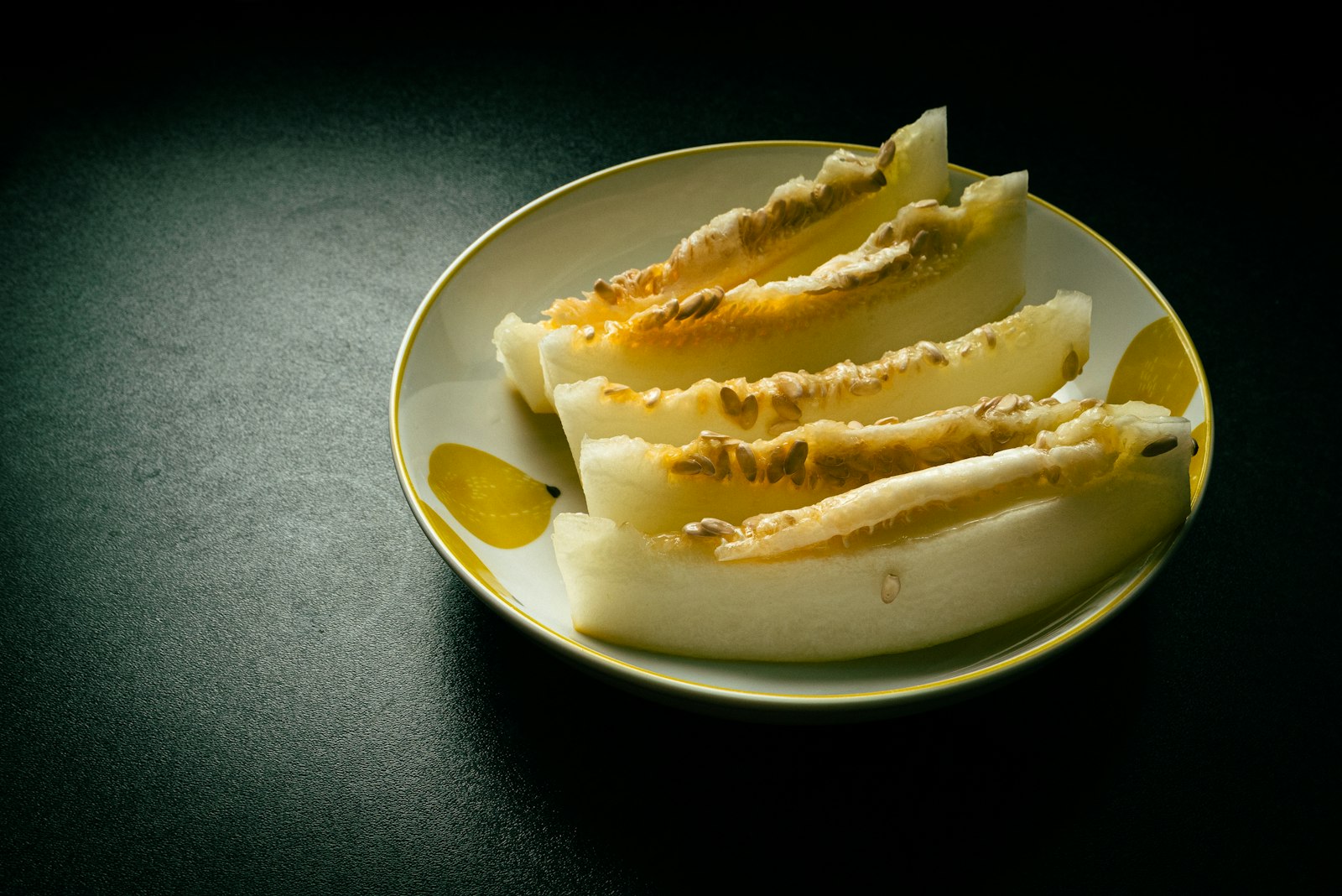 Baked fennel halves with Parmesan on a plate