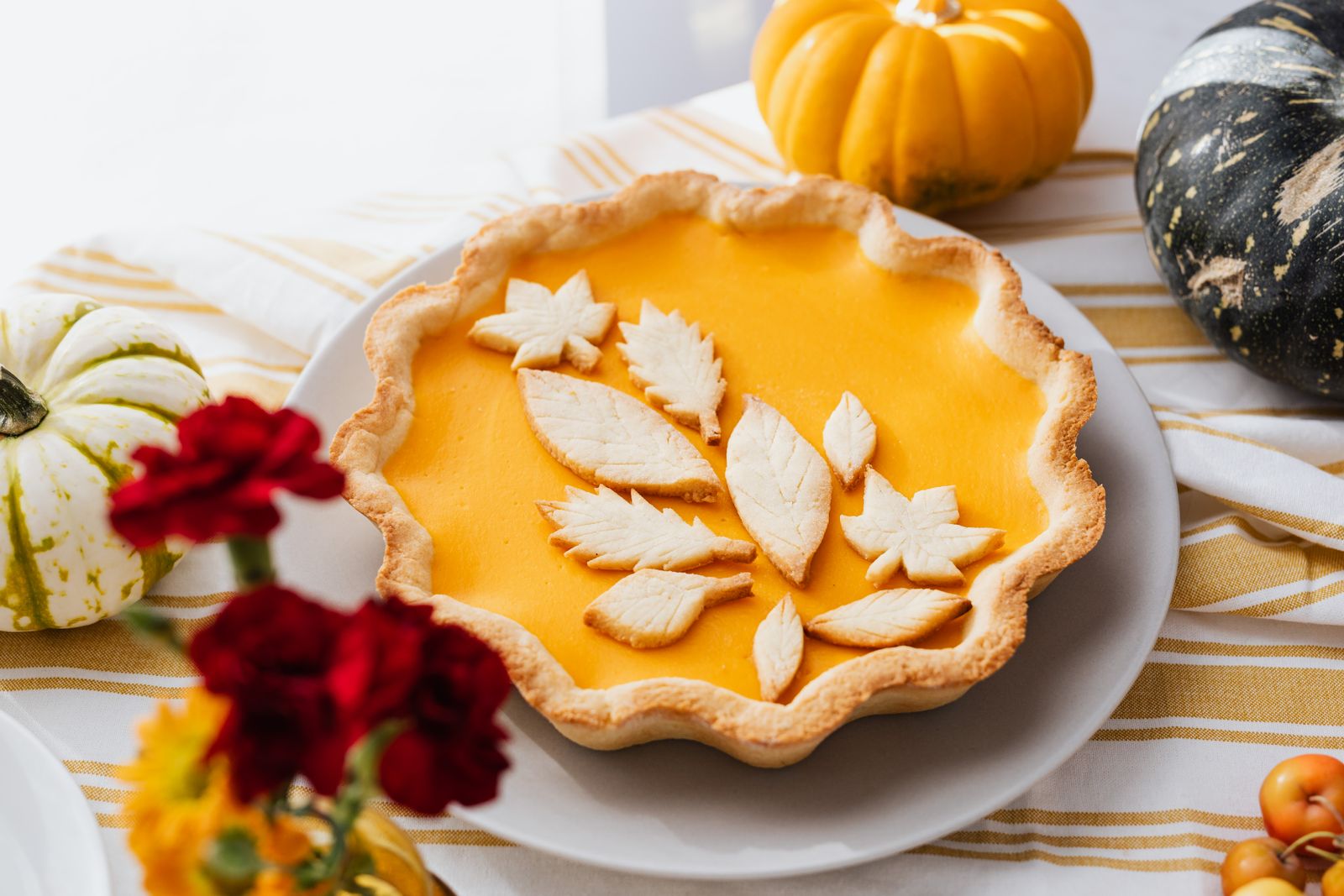 Pumpkin pie with pastry leaves, the dessert that wins a Kelce Thanksgiving