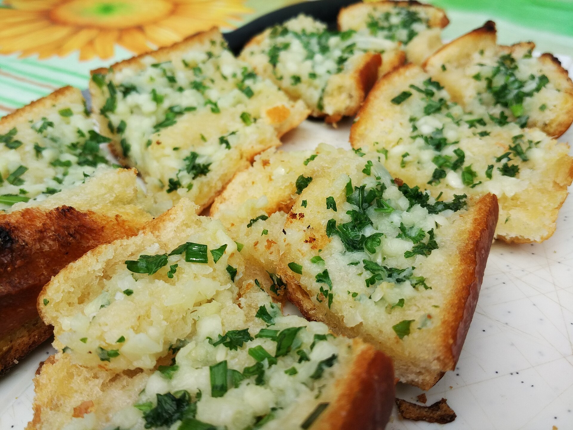 Toasted garlic bread with parsley
