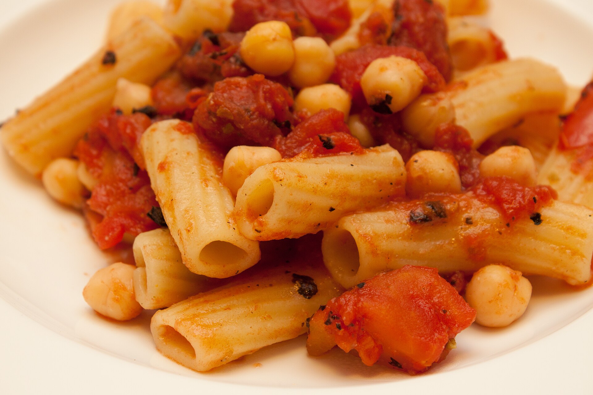 Pasta with chickpeas in tomato sauce, the cousin of pasta e fagioli