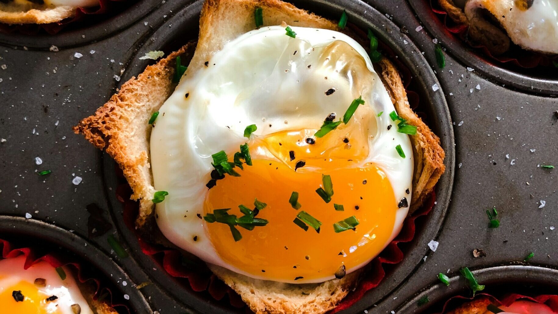 High-protein pumpkin recipes: baked egg cups in a muffin tin