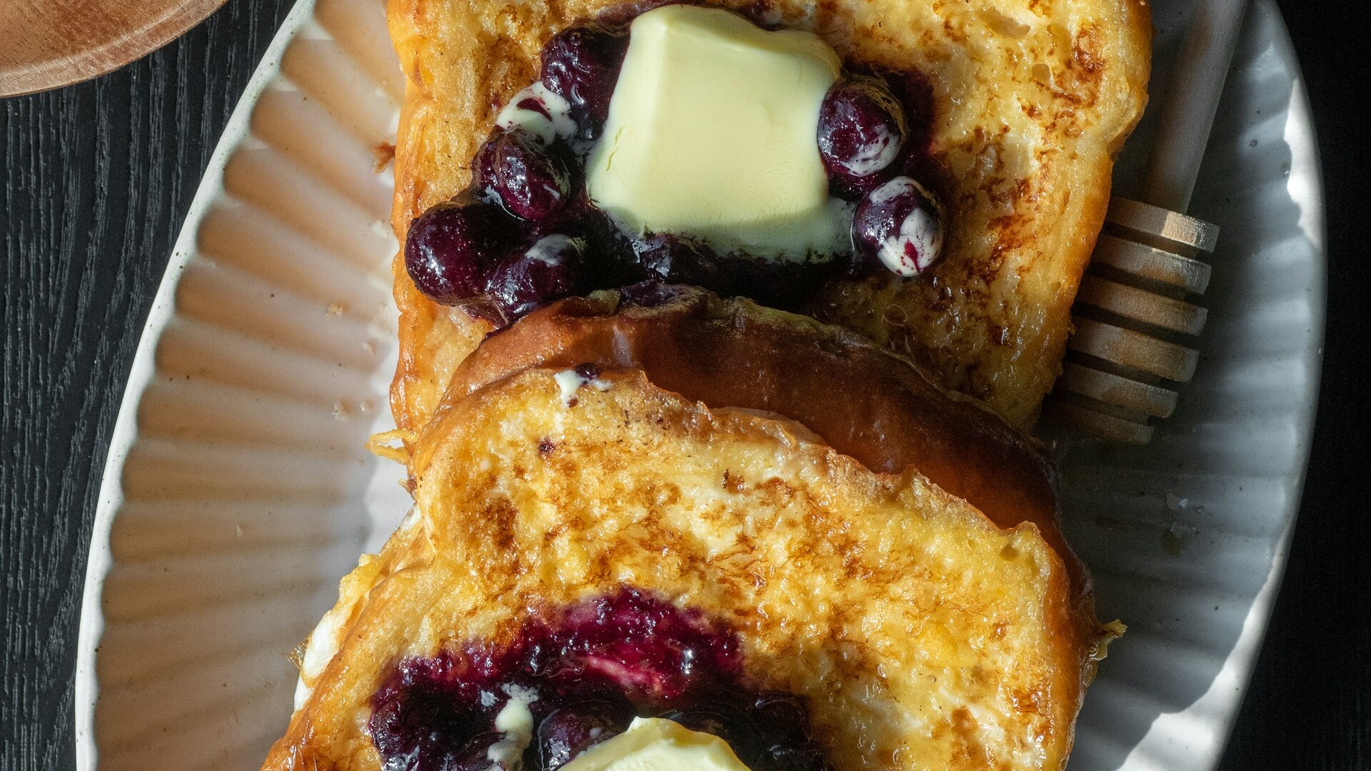 High-protein pumpkin recipes: French toast slices with blueberries and butter