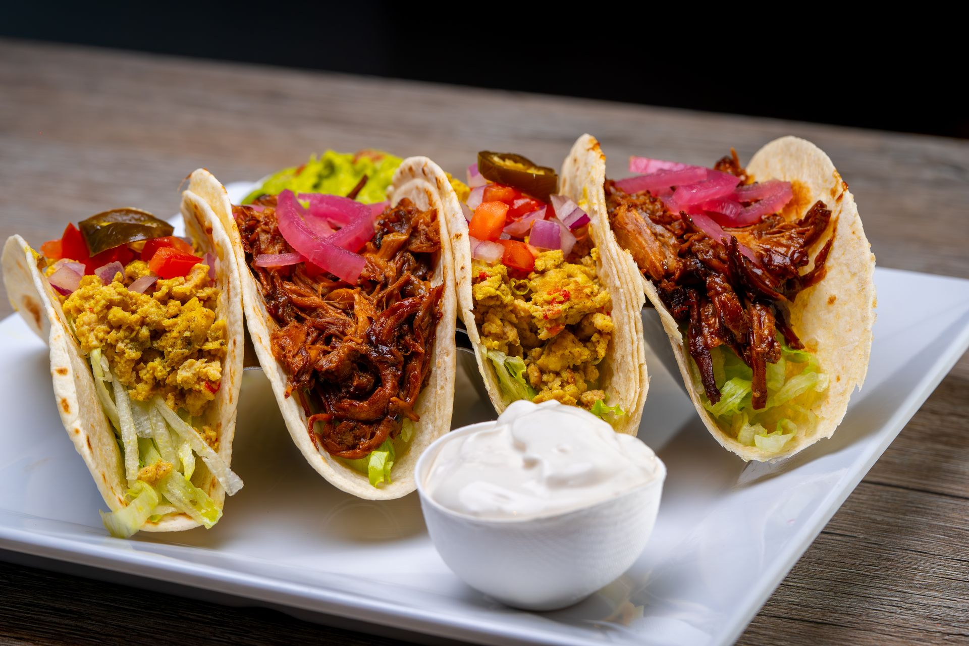 Greek yogurt recipes: tacos with a creamy yogurt sauce