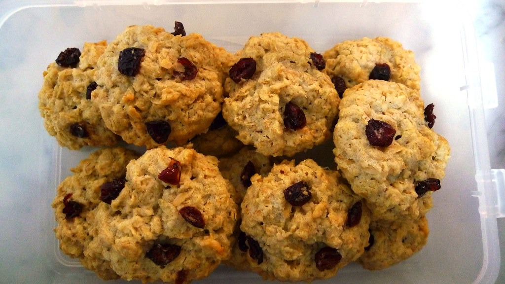 Chewy oatmeal raisin cookies