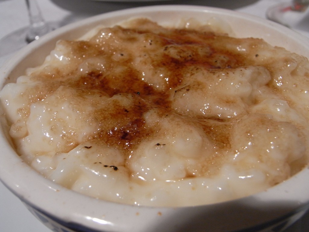 Bowl of creamy arroz con leche rice pudding