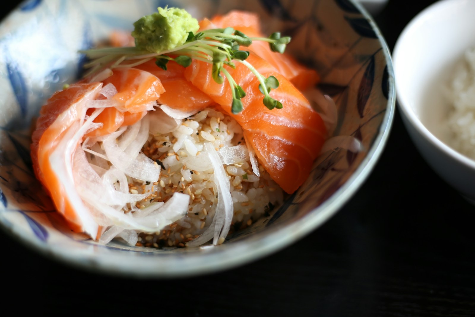 Viral salmon rice bowl with fresh salmon slices over rice