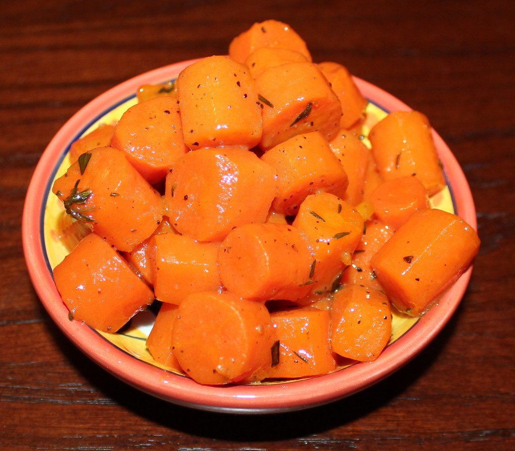 Glazed carrots for easy Christmas dinner side dishes