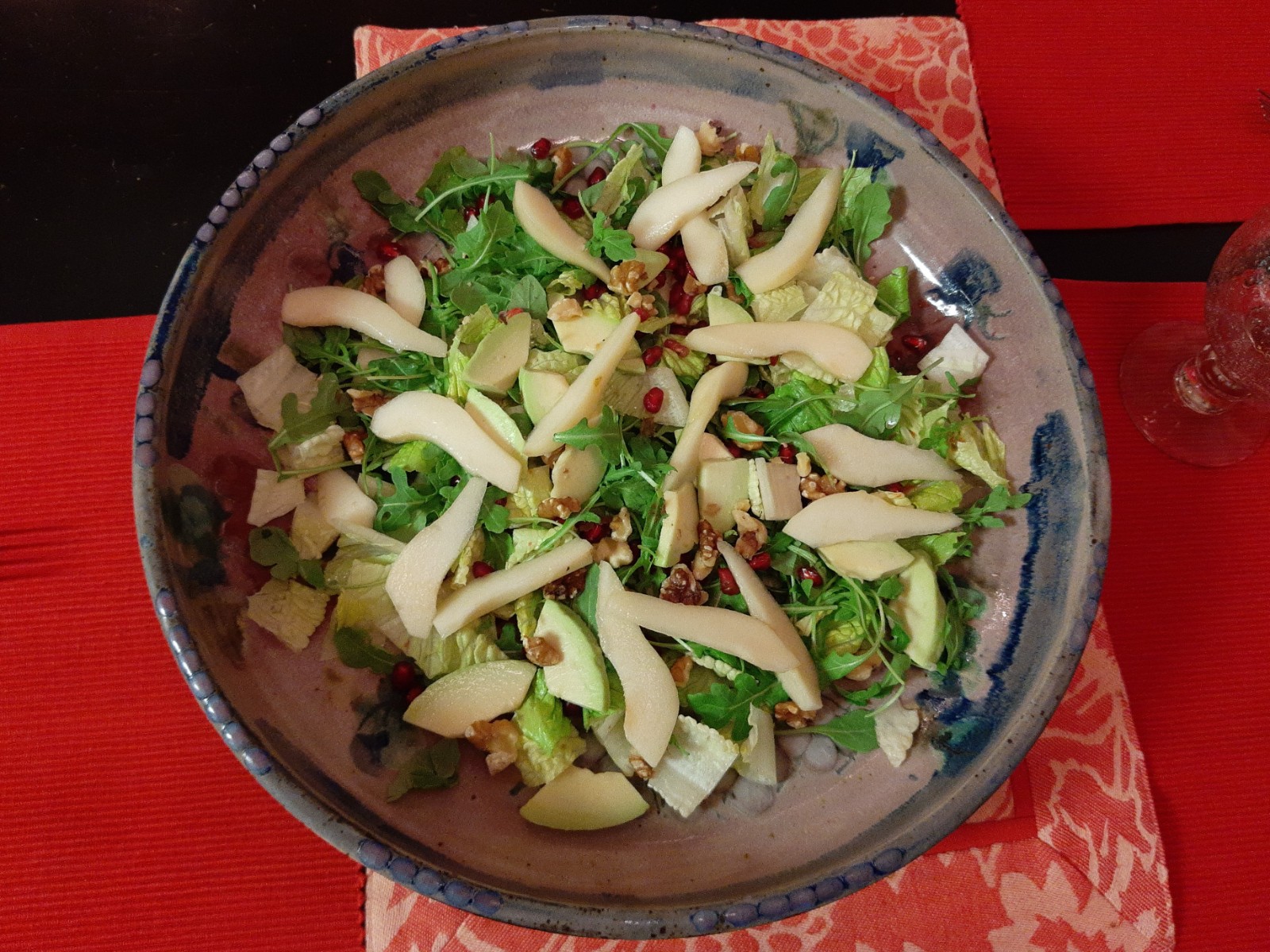 Winter salad with pear slices, pomegranate seeds and goat cheese