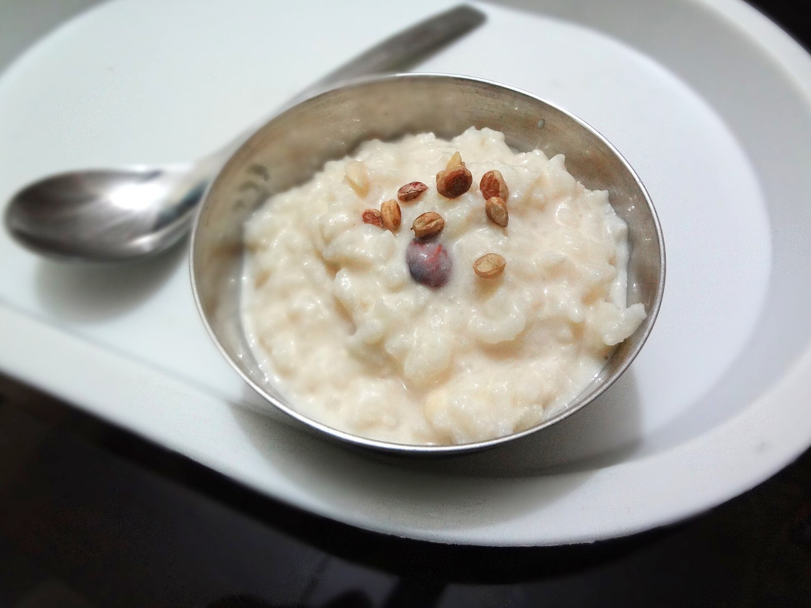 Bowl of creamy rice cooked in milk with raisins, a thrifty Depression era breakfast